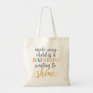 Bolsa Tote Citação Motivacional Infância em Casa Arco-íris