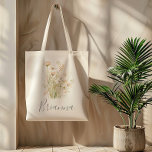 Bolsa Tote Clássico Boho Blush Wildflower Bridesmaid Tote Bag<br><div class="desc">Este clássico "boho blush wildflower bridesmaid tote bag" é o presente perfeito para apresentar as suas damas de honra e madrinha de casamento para um casamento moderno. O design apresenta uma elegante e elegante cor d'água,  pincelada,  rosa,  flores silvestres multicoloridas desenhadas à mão,  perfeitamente organizadas em buquês atraentes.</div>