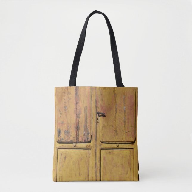 Bolsa Tote Closed brown wooden cabinet (Frente)