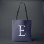 Bolsa Tote com Monograma Personalizado e Nome<br><div class="desc">Presente com Monograma Personalizado e Nome
possui monograma personalizado e nome em estilo de fonte serif clássico.
Perfeito para casamento, feriado, reunião de família e para qualquer ocasião especial.</div>