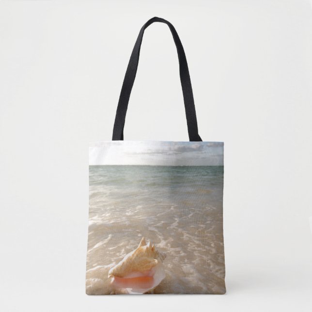 Bolsa Tote Conch Shell na areia na praia tropical (Frente)