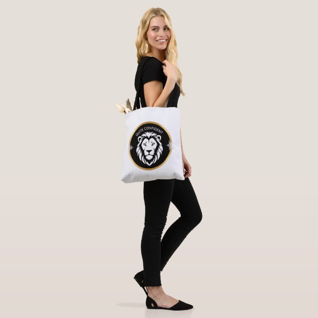 Bolsa Tote Confiante Silenciosamente – Design de Tipografia M (No(a) Modelo)
