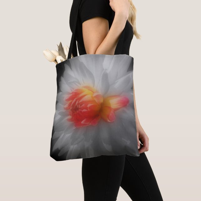 Bolsa Tote Cor Parcial da Flor Vermelha Dahlia (Close Up)