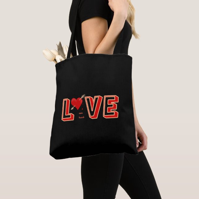 Bolsa Tote Coração vermelha com texto LOVE (Close Up)