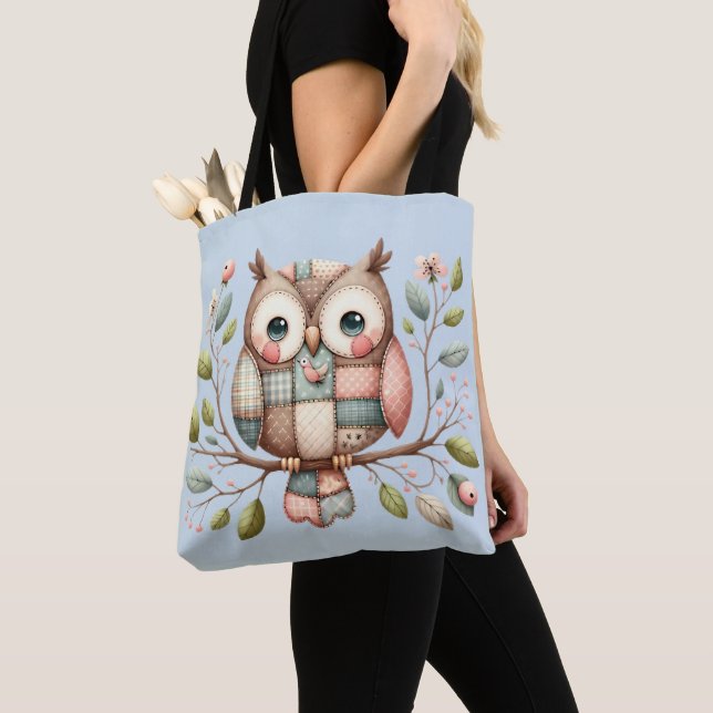 Bolsa Tote Coruja de Patchwork em Floresta Caprichosa (Close Up)