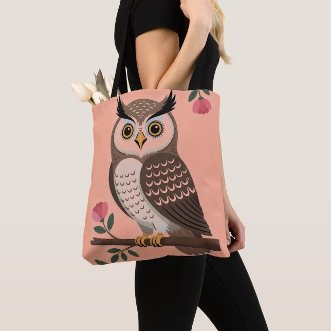 Bolsa Tote Coruja Marrom Estilizada em Galho com Flores Rosas (Close Up)
