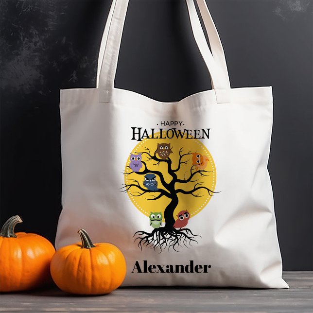Bolsa Tote Corujas em uma árvore assustadora de Halloween (Criador carregado)
