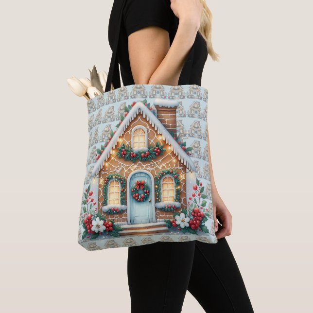 Bolsa Tote Cozy Gingerbread House Holiday Illustration (Close Up)