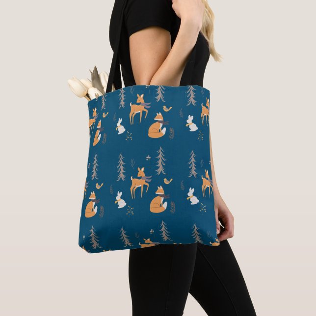 Bolsa Tote Cozy Winter Woodland Animais Folclóricos Arte Azul (Close Up)