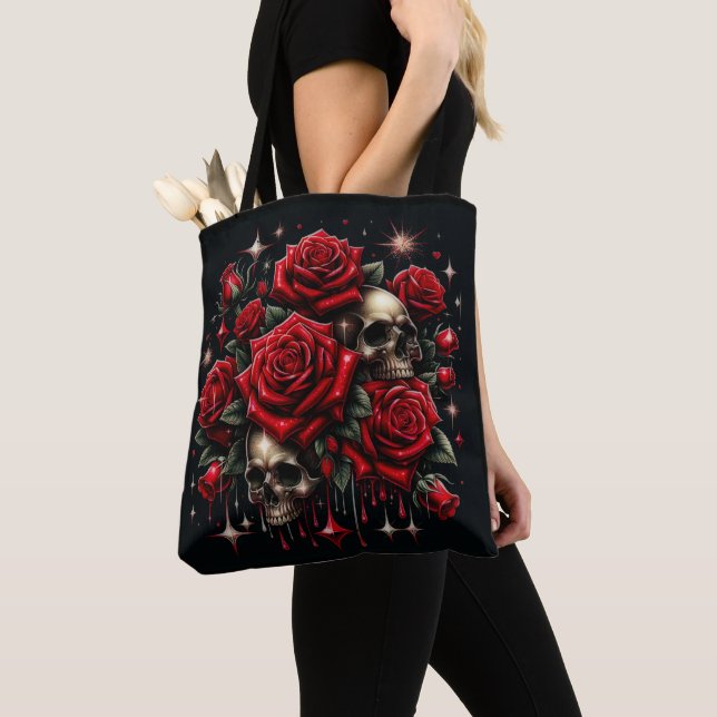 Bolsa Tote Crânios Dourados & Rosas Vermelhas Brilham com Gla (Close Up)