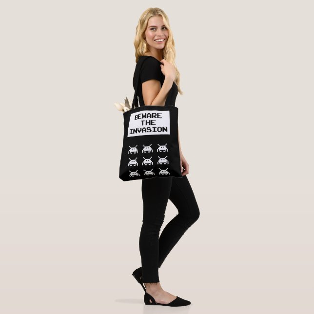 Bolsa Tote Cuidado com a invasão, geek design (No(a) Modelo)