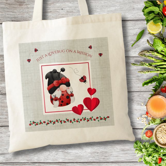 Bolsa Tote Cute Lovebug on a Mission Ladybug Gnome (Bring a little luck and whimsy to your day with this adorable Ladybug Gnome Tote Bag)
