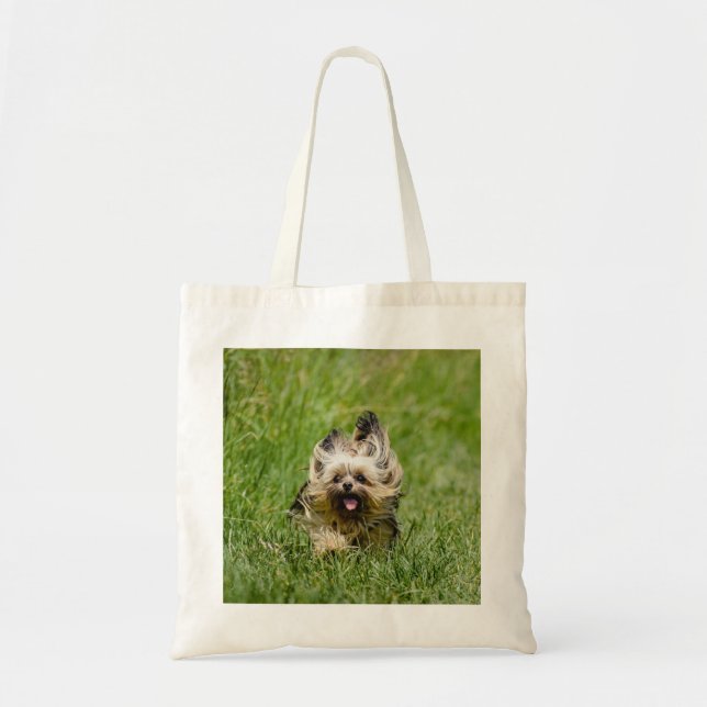 Bolsa Tote Cute Yorkshire Terrier passando por Grass (Frente)