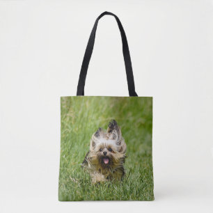 Bolsa Tote Cute Yorkshire Terrier passando por Grass