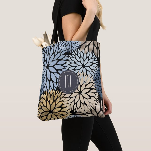 Bolsa Tote Dahlia Blue Dourado Monograma Floral (Close Up)