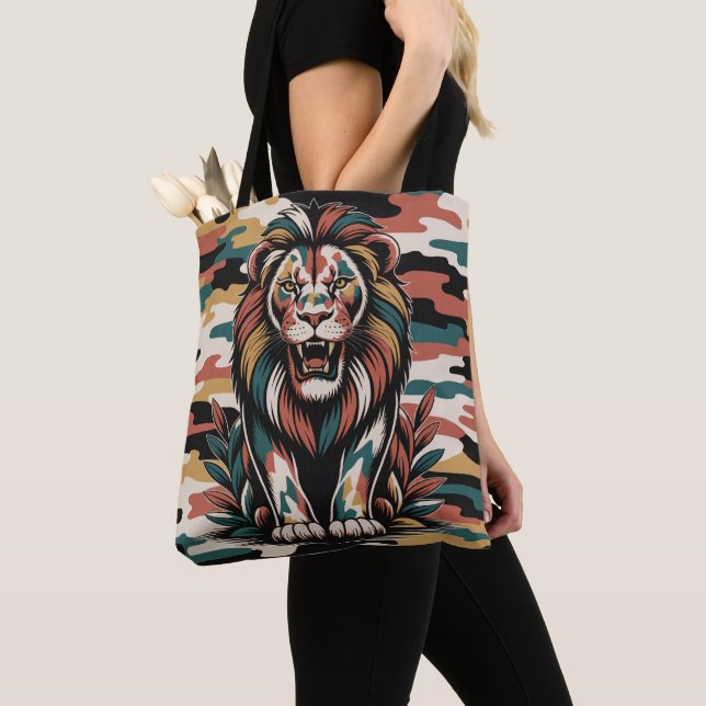 Bolsa Tote Design ousado de leão camuflado (Close Up)