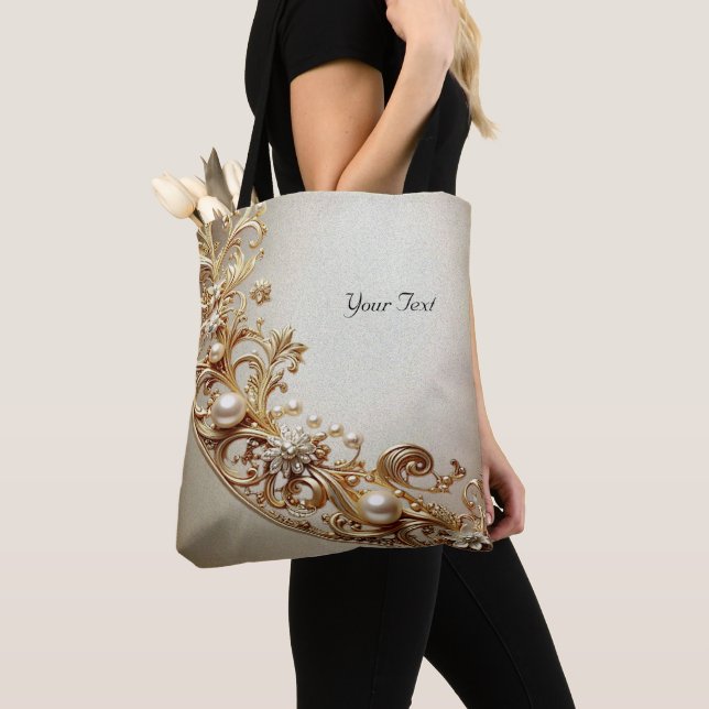 Bolsa Tote Dourada com Enfeites Ornamentados (Close Up)