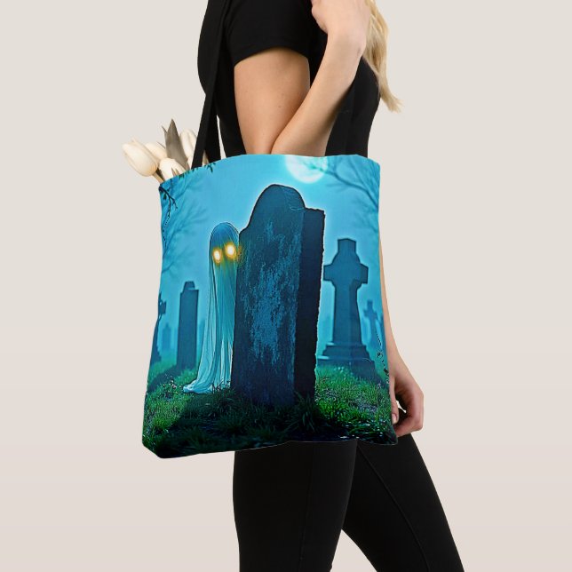 Bolsa Tote Eerie Glimpse de Graveyard Ghost (Close Up)