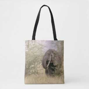 BOLSA TOTE ELEFANTE COMENDO DE UMA ÁRVORE