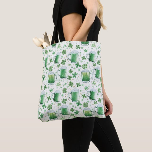 Bolsa Tote Elegant Green Beer Mugs and Shamrocks White (Close Up)