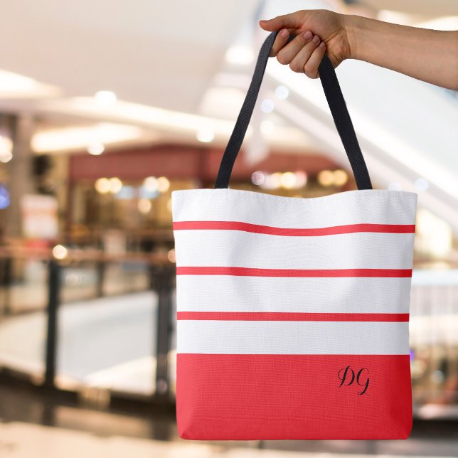 Bolsa Tote Elegantes Listras Modernas Bold Monograma Inicial  (Elegant Modern Bold Stripes  Monogrammed Red Black & White Canvas Shopping Shoulder Tote Bag
)