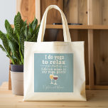 Bolsa Tote Engraçada citação de vinho - Eu bebo vinho em calç<br><div class="desc">Um pouco de humor bebendo que você pode transmitir aos seus namoradas amantes do vinho. Faça-os rir com este presente humorístico ou elefante branco. Eu faço ioga para relaxar - só brincadeira - Eu bebo vinho nas minhas calças de ioga.</div>