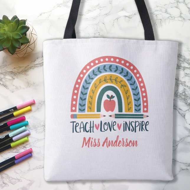 Bolsa Tote Ensinar Amor Inspira Apreciação do Professor Arco- (Cute teacher appreciation tote bag. Personalize it with your teacher's name. Makes a cute gift.)