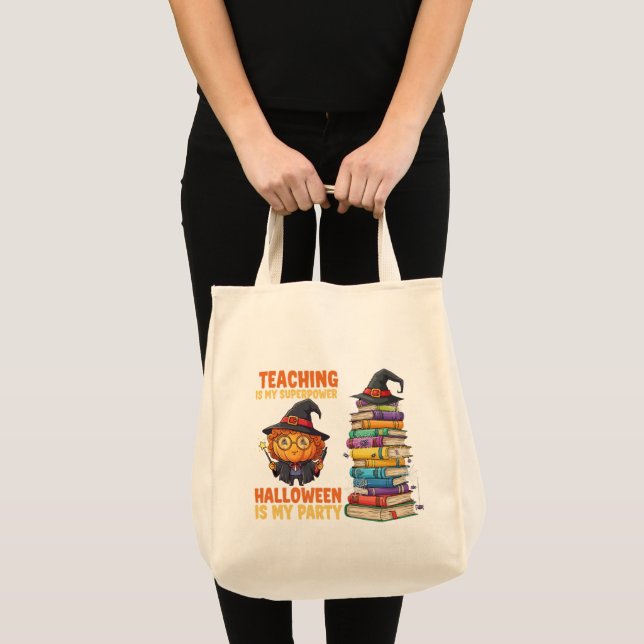 Bolsa Tote Ensinar É Meu Superpoder – Professora Bruxa de Hal (Frente (produto))