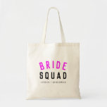 Bolsa Tote Esquadrão de Noivas | Balneira Rosa Quente Bridesm<br><div class="desc">Uma bela, simples, na moda, "Bride Squad" cita um saco de arte com tipografia moderna e minimalista, a preto e branco, a rosa-neon, num estilo de moda legal. O slogan, o nome e o papel podem ser facilmente personalizados com os nomes do seu partido noivo, por exemplo, noiva, damas de...</div>