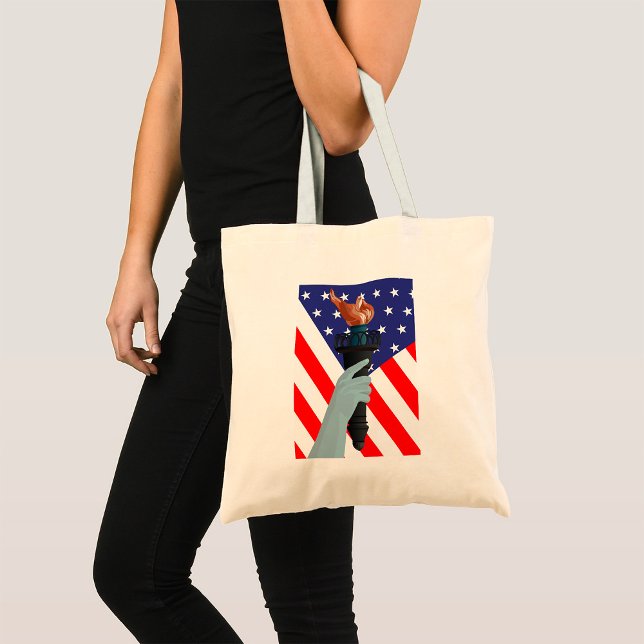 Bolsa Tote Estátua da Tocha da Liberdade com Bandeira America (Criador carregado)