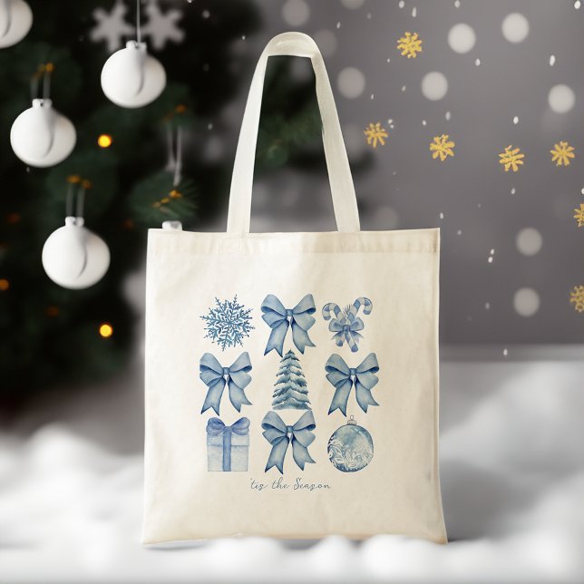 Bolsa Tote Este é o arco de Natal da época (Tis the season coquette bow Christmas Tote Bag gifts for her dusty blue bow winter collage tote bag)