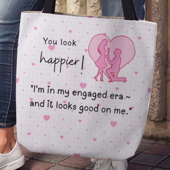 Bolsa Tote Estou na minha era noiva e me parece bem (You look happier! 'I'm in my engaged era ~ and it looks good on me." custom name tote bag)