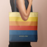 Bolsa Tote Faixa Sunset Retroativa com Nome de Serie de Sans<br><div class="desc">Rugby Stripes - Um padrão de pré-disquete com riscas ousadas e um nome. Se a sua arte ainda precisar ser ajustada,  clique no botão Personalizar este. Isto vai levá-lo a uma área de design onde você pode mover as coisas e até mudar de cores!</div>