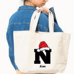 Bolsa Tote Famílias Monogramas Personalizam Com Nome<br><div class="desc">Elevem seu estilo festivo com o Natal da família monogramada personalizado com o nome Tote Bag. Esta bolsa de canvas personalizada é adorada com um charmoso design de monograma, mostrando as iniciais da sua família de uma forma festiva e personalizada. A adição do seu nome familiar adiciona um toque extra...</div>