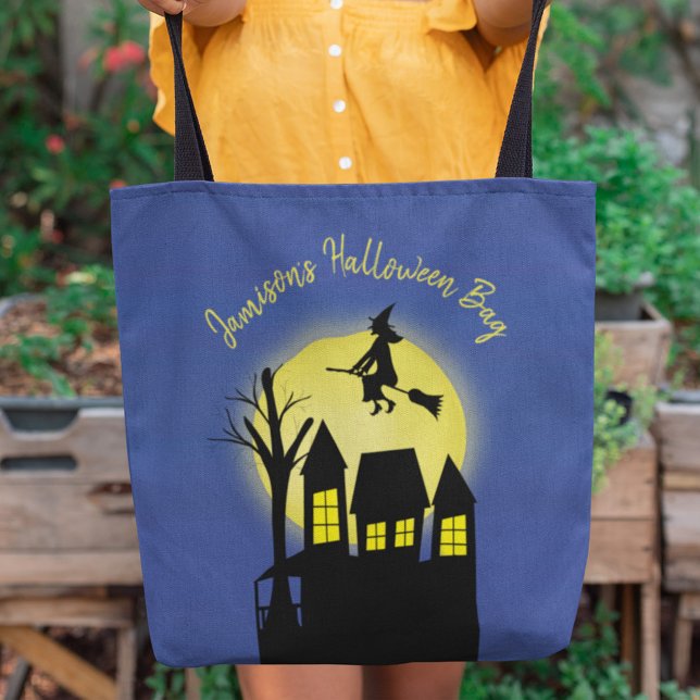 Bolsa Tote Feiticeira Assustadora da Lua (Spooky Halloween flying witch moonlight tote bag with classic trick-or-treat design.)