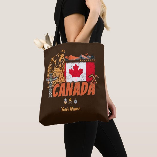 Bolsa Tote Feriado De Bandeira E Urso Grizzly No Canadá (Close Up)