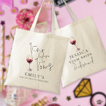 Bolsa Tote Festa de solteira Vino Antes do Vows Bridesmaid<br><div class="desc">Vino Antes da Festa de solteira do Nome da Bridesmaid do Vows. O Vino antes dos Voos na frente e a Bridesmaid no verso estão em um script elegante definido - outras funções também estão disponíveis nesta coleção. O resto do texto que você pode personalizar facilmente.</div>