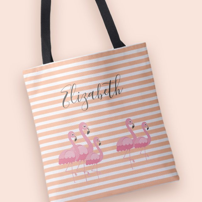 Bolsa Tote Flamingo, Cor-de-rosa, com nome personalizado Tren (Cute Pink Flamingo Custom Name Trendy Peach Stripe Tote Bag)