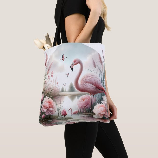 Bolsa Tote Flamingo na cena floral de Pastel Pond (Close Up)