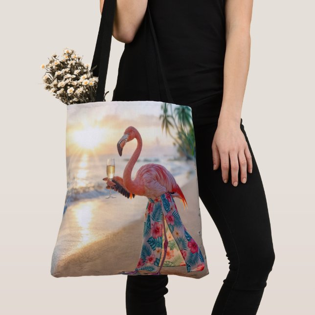Bolsa Tote Flamingo With Champagne On a Beach (Close Up)