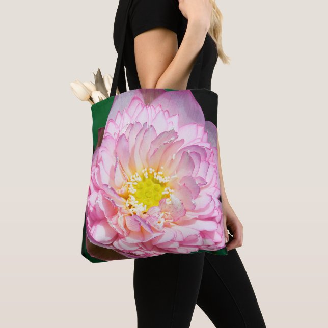 Bolsa Tote Floating Serenity: The Lotuses of Ninh Binh, Vietn (Close Up)