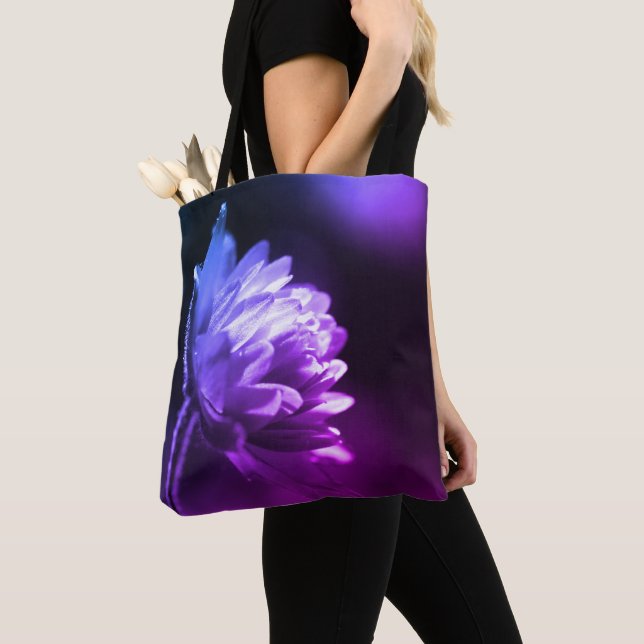 Bolsa Tote Flor No Sol Preto E Branco Com Tinta Colorida (Close Up)