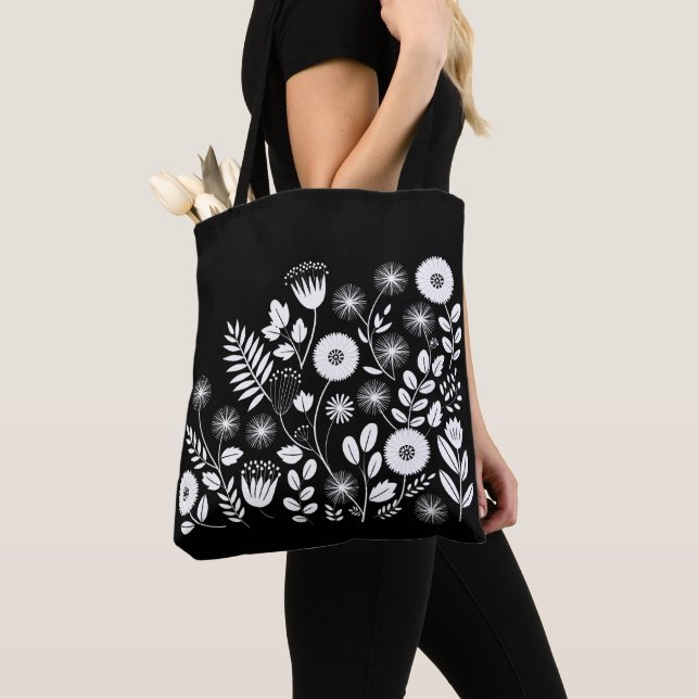Bolsa Tote Flor-selvagem do Boho Negro e Branco (Close Up)