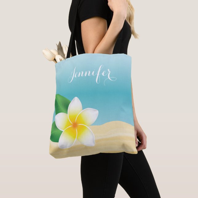 Bolsa Tote Flor Tropical White Frangipani Com Nome Personaliz (Close Up)