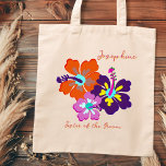 Bolsa Tote Flores do partido Bridal Tote Bag Hibiscus<br><div class="desc">Bold hibiscus art, presente para qualquer um, incluindo membros da festa noiva. Flores cor-de-rosa, cor-de-rosa e púrpura decoram um lado com um lugar para o seu nome no topo e o seu título, ou identidade (irmã do noivo) ao longo do fundo. Uma fonte de script manuscrita é usada em rosa...</div>