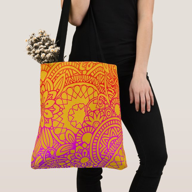 Bolsa Tote Flores Laranja Roxo e Sacola de Fundo Amarelo (Close Up)