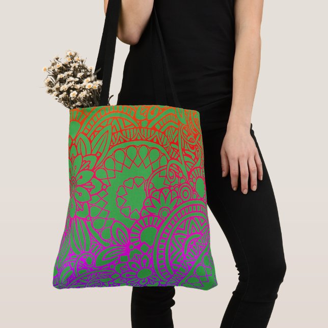 Bolsa Tote Flores Roxas Laranja e Fundo Verde Claro (Close Up)