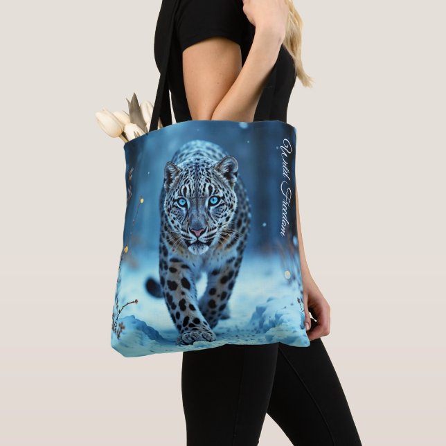 Bolsa Tote Floresta encantada de leopardo-da-neve selvagem (Close Up)