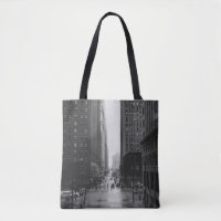 FOTO GRAYSCALE DA RUA CIDADE
