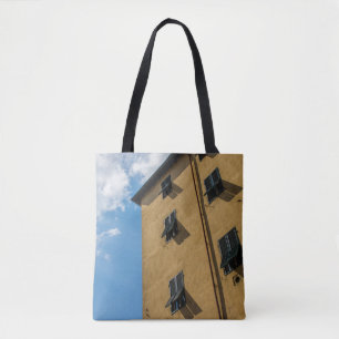 BOLSA TOTE FOTOGRAFIA DE ÂNGULO BAIXO DA JANELA DE LOUVER MA